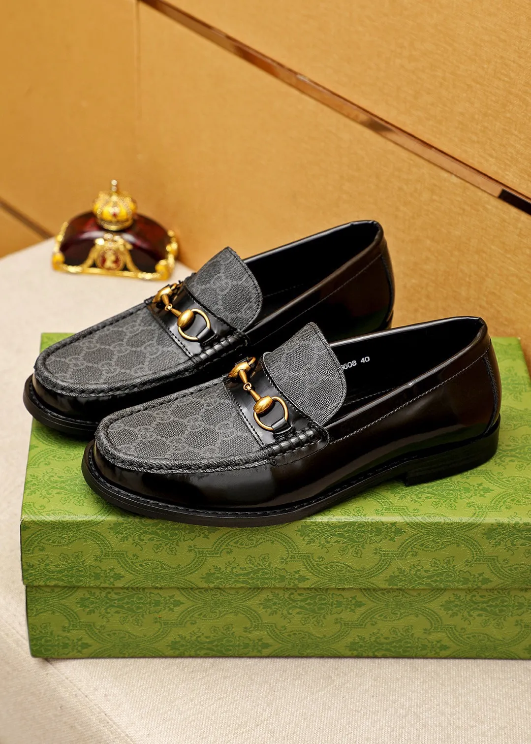 Men's shoes 💰460 💐 Product trademark: GUCCI "Gucci" casual leather shoes Regular size: 38-44 (45🉑️customized) Product materials: Selected imported first-layer open-edge beaded cowhide leather upper + luxury hardware buckle, imported water-dyed cowhide leather lining. Strong three-dimensional visual effect, original combination outsole Color: 2⃣️colors available